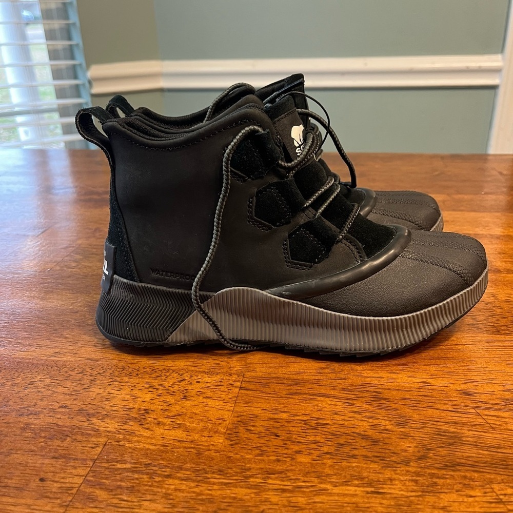 New Sorel Out N About Waterproof black lace up boot size 6.5 - Picture 6 of 12